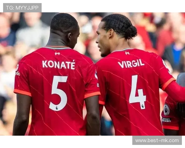 范戴克领衔防线英超不败神话延续,利物浦强势领跑争冠行列 范戴克领衔防线英超不败神话延续,利物浦强势领跑争冠行列